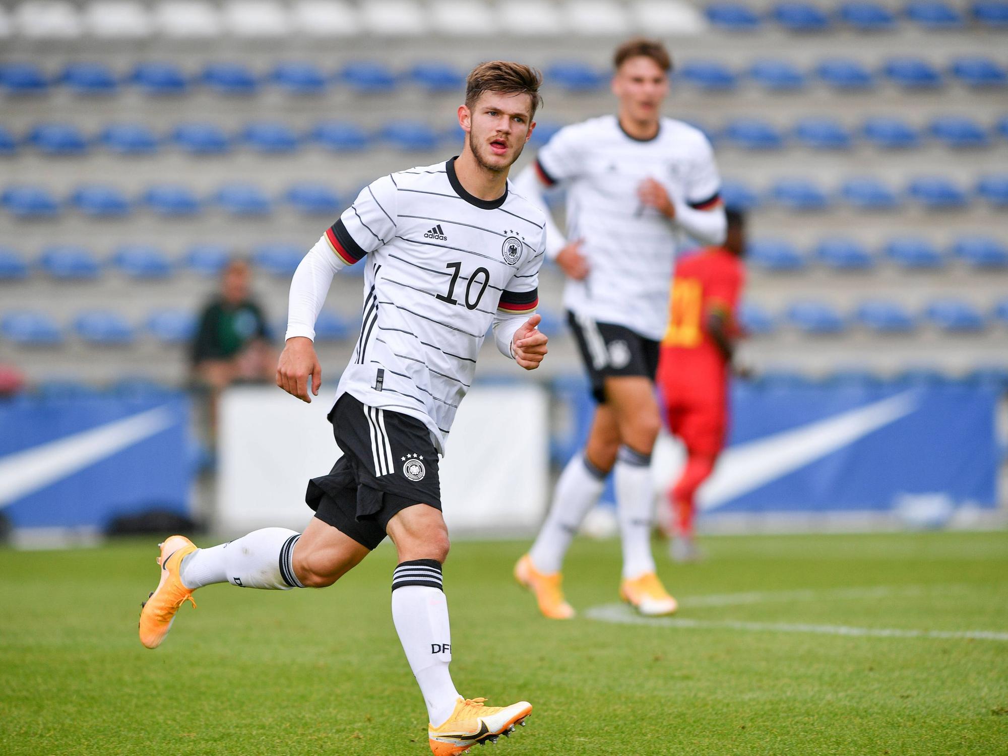 Jan Thielmann bei einem Spiel der deutschen U20 gegen Belgien.