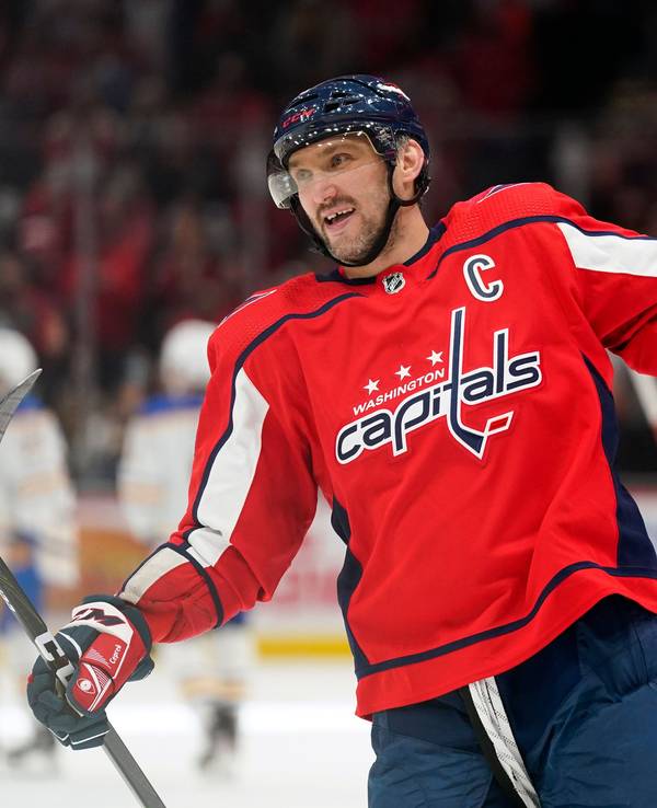 Alexandr Ovechkin bejubelt sein 741. Tor in der NHL.