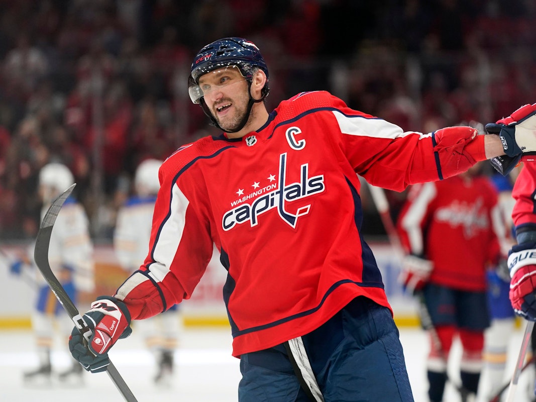 Alexandr Ovechkin bejubelt sein 741. Tor in der NHL.