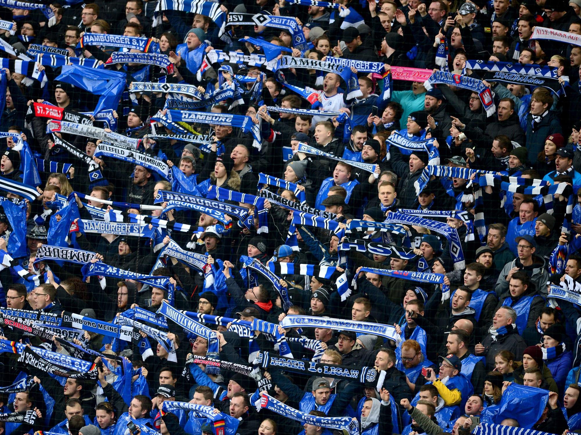 Das Hamburger Volksparkstadion gut gefüllt im Spiel des Hamburger SV gegen den FC St. Pauli am 22.02.2020.