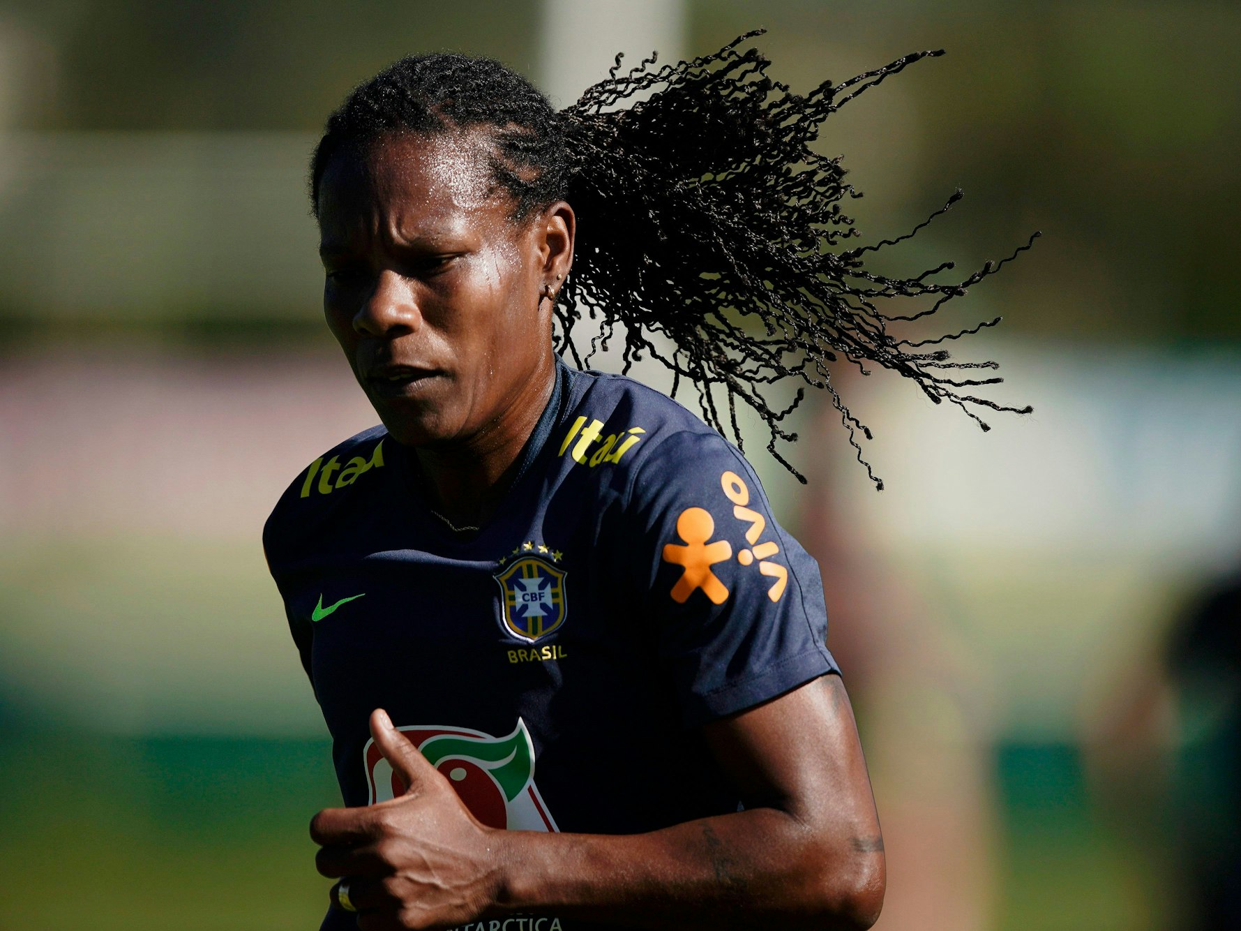 Die brasilianische Nationalspielerin Formiga läuft während einer Trainingseinheit der brasilianischen Fußballnationalmannschaft am 22.01.2019 zur Vorbereitung auf die Frauenfußball-Weltmeisterschaft in Frankreich im Trainingszentrum Granja Comary.