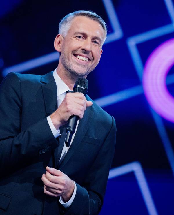 Sebastian Pufpaff, Kabarettist, steht bei der Verleihung des "Deutschen Comedypreises" auf der Bühne. Die beliebtesten Comedy-Sendungen, Podcasts und Künstlerinnen und Künstler werden ausgezeichnet.
