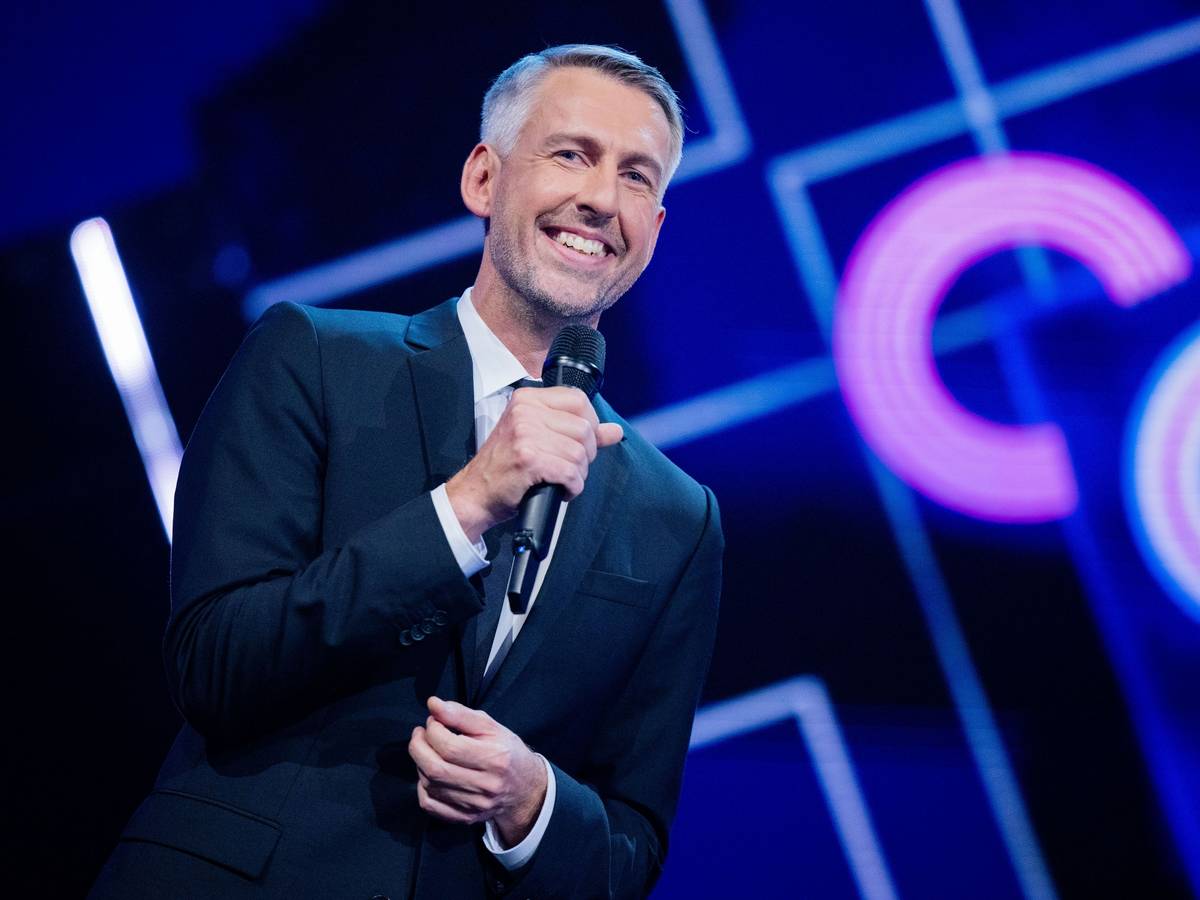 Sebastian Pufpaff, Kabarettist, steht bei der Verleihung des "Deutschen Comedypreises" auf der Bühne. Die beliebtesten Comedy-Sendungen, Podcasts und Künstlerinnen und Künstler werden ausgezeichnet.