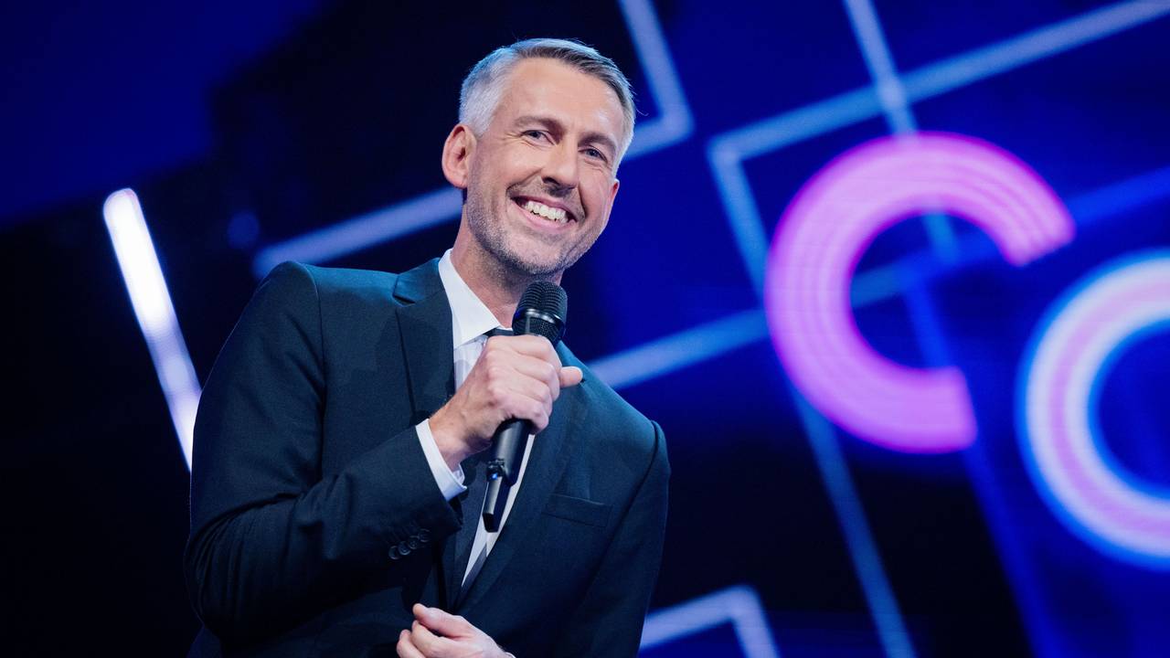 Sebastian Pufpaff, Kabarettist, steht bei der Verleihung des "Deutschen Comedypreises" auf der Bühne. Die beliebtesten Comedy-Sendungen, Podcasts und Künstlerinnen und Künstler werden ausgezeichnet.