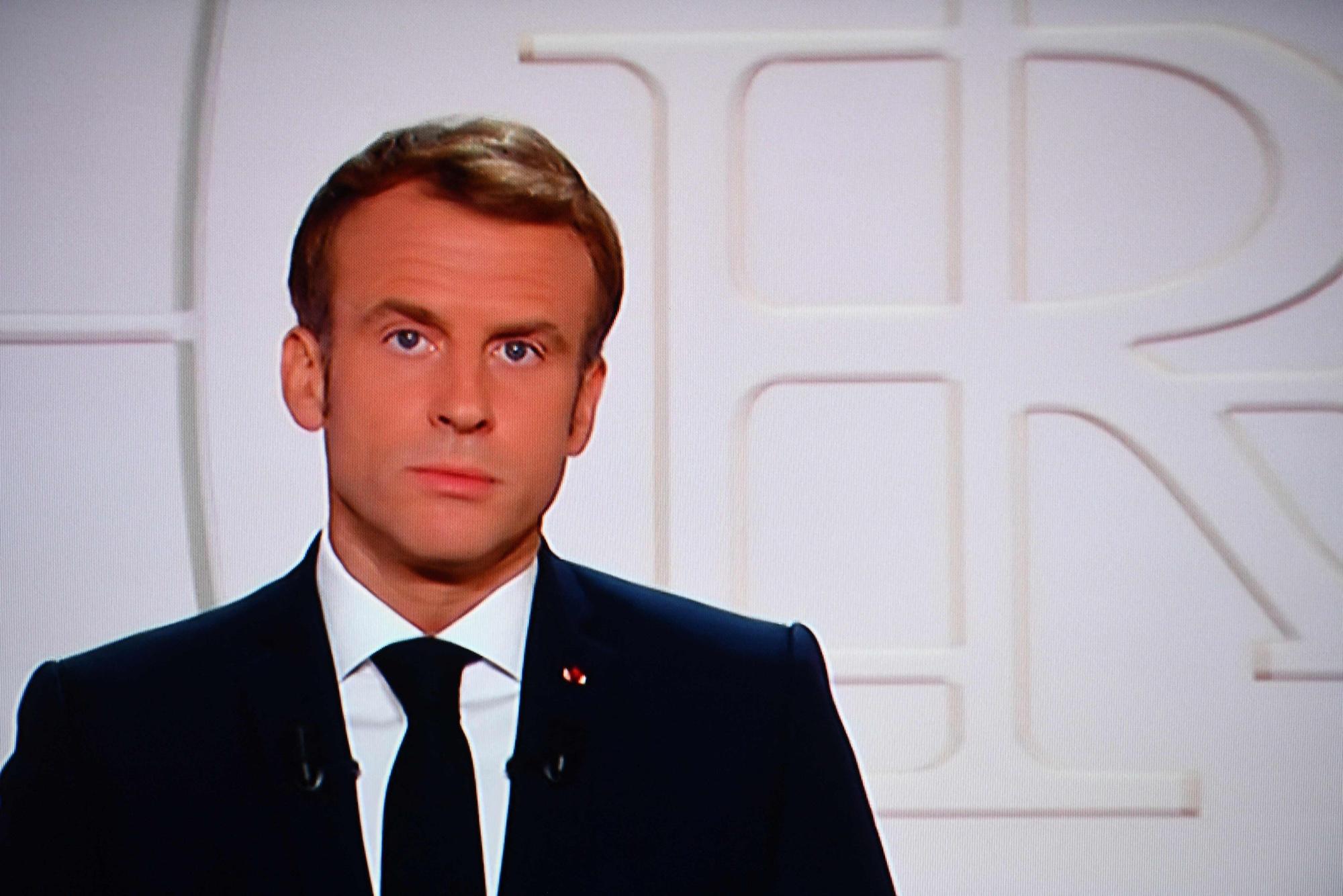 Emmanuel Macron appellierte am 09.11.2021 in einer Fernsehansprache an Frankreichs Bevölkerung: „Lassen Sie sich impfen“. Die Pandemie sei noch nicht zu Ende. Es gebe einen alarmierenden Anstieg der Infektionszahlen.