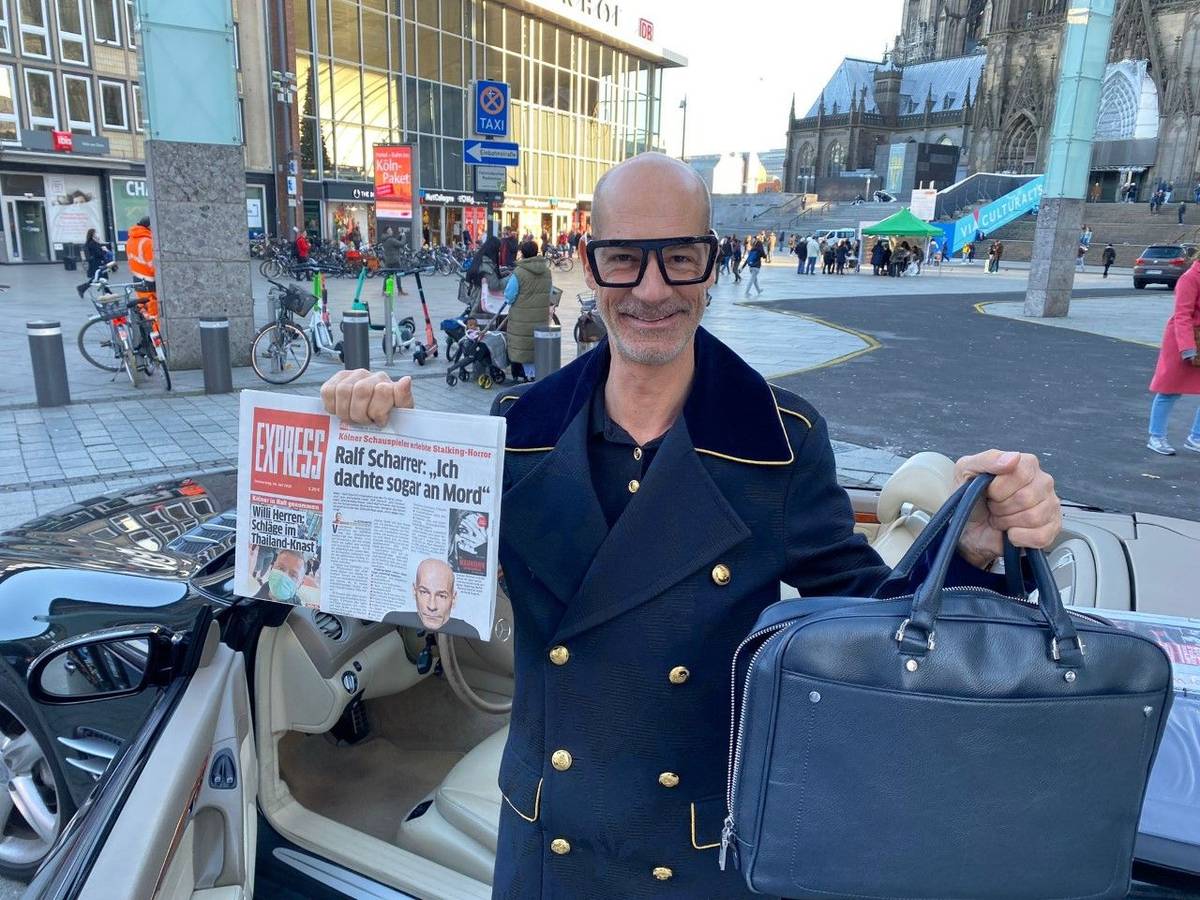 Schauspieler Ralf Scharrer am Kölner Hauptbahnhof (9.11.2021)