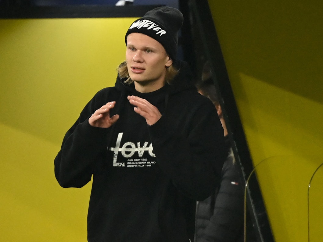 Erling Haaland darf wegen einer Verletzung nur zuschauen beim BVB.