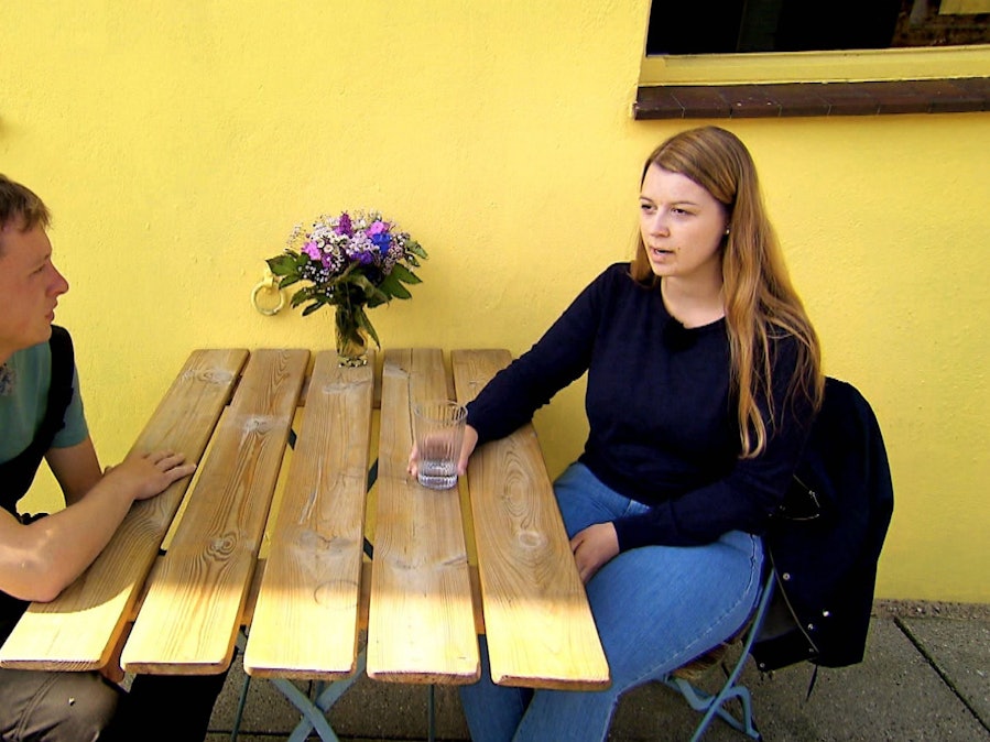 Bauer Dirk verlor die Gunst seiner Hofdame Saskia. Sie regte sich über einen "dummen Spruch" des Schafszüchters so sehr auf, dass sie abreiste.