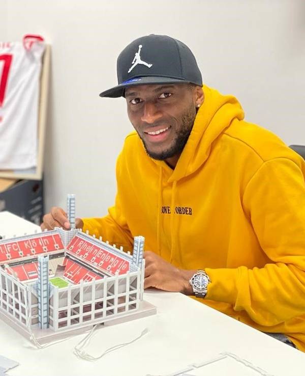 FC-Stürmer Anthony Modeste am Montag (9. November) in der Filiale Saturn Köln Hohe Strasse.