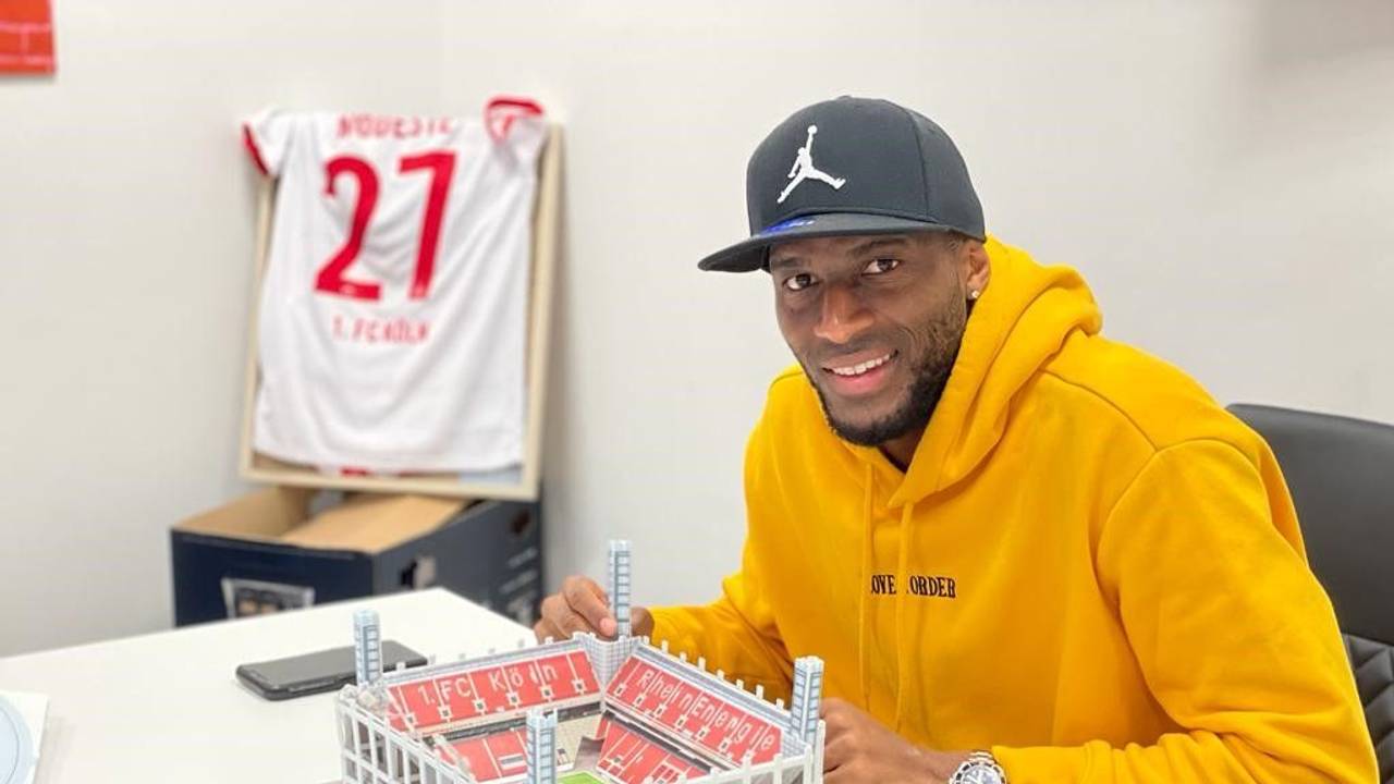 FC-Stürmer Anthony Modeste am Montag (9. November) in der Filiale Saturn Köln Hohe Strasse.