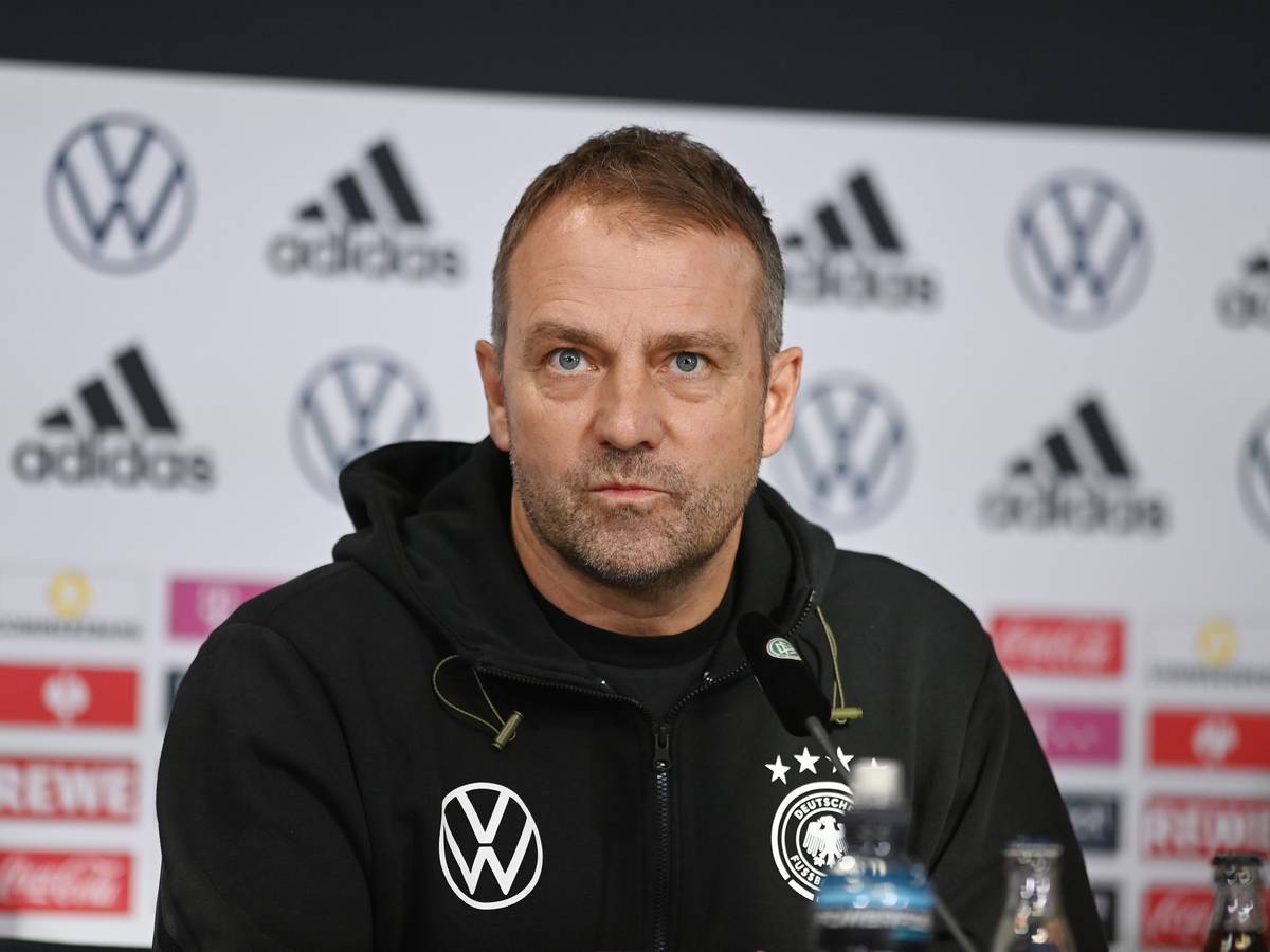Bundestrainer Hansi Flick gibt eine Pressekonferenz.