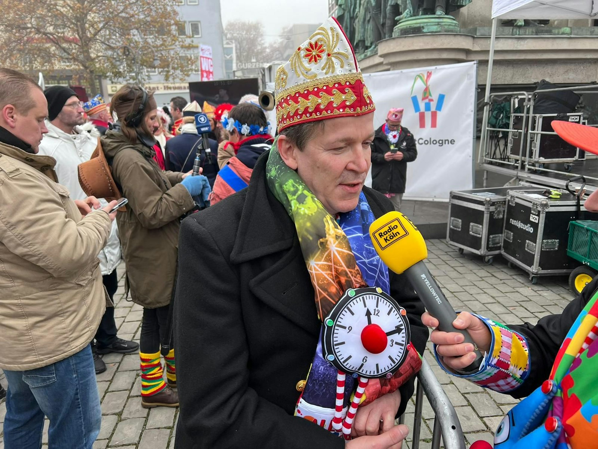 FK-Präsident Christoph Kuckelkorn mit bewegenden Worten ans designierte Dreigestirn am 11.11.2021 auf dem Heumarkt in Köln