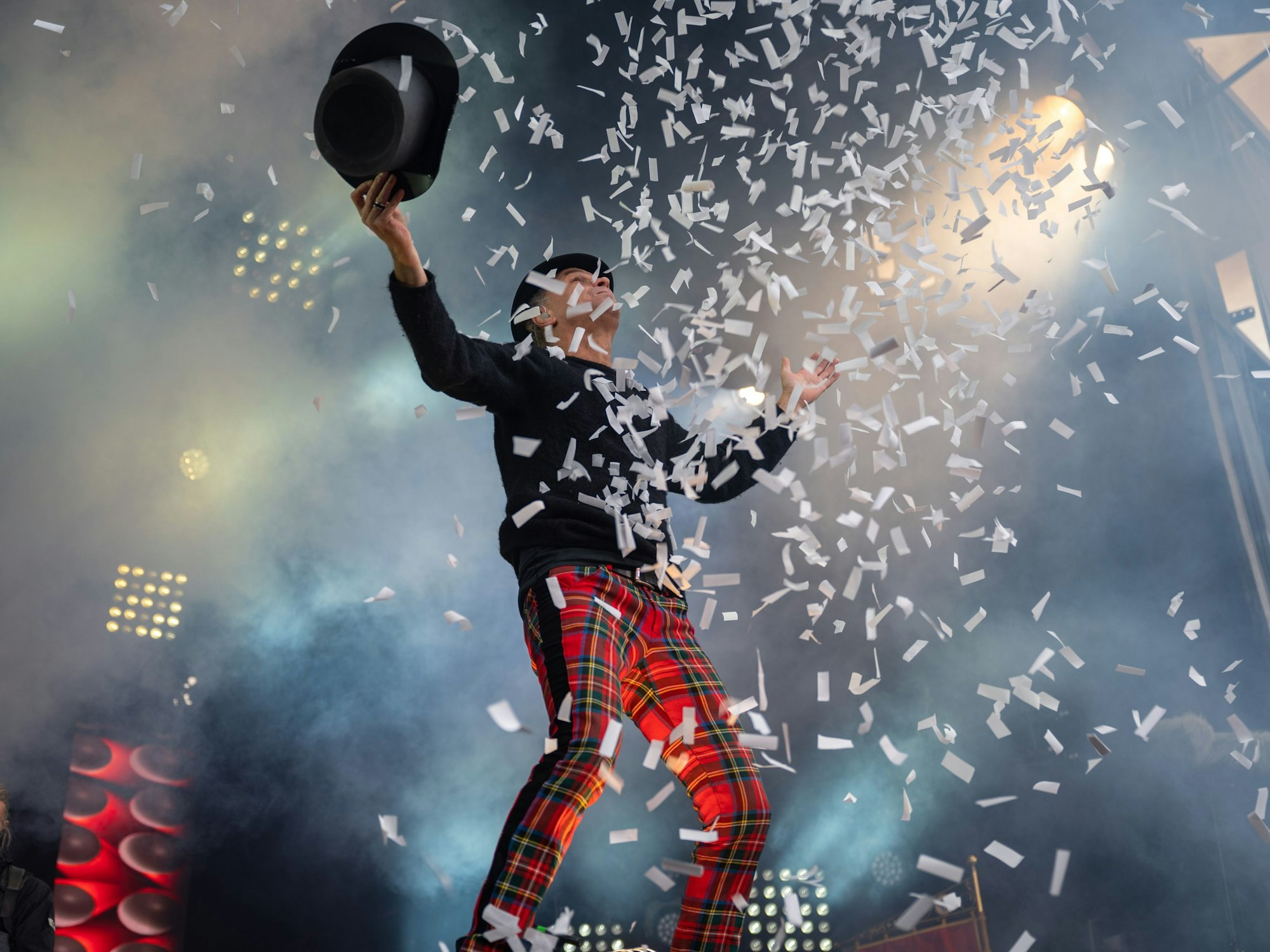 11.11.2021, Köln: Peter Brings auf der Bühne am Heumarkt. Karnevalsessionsauftakt am Elften im Elften.