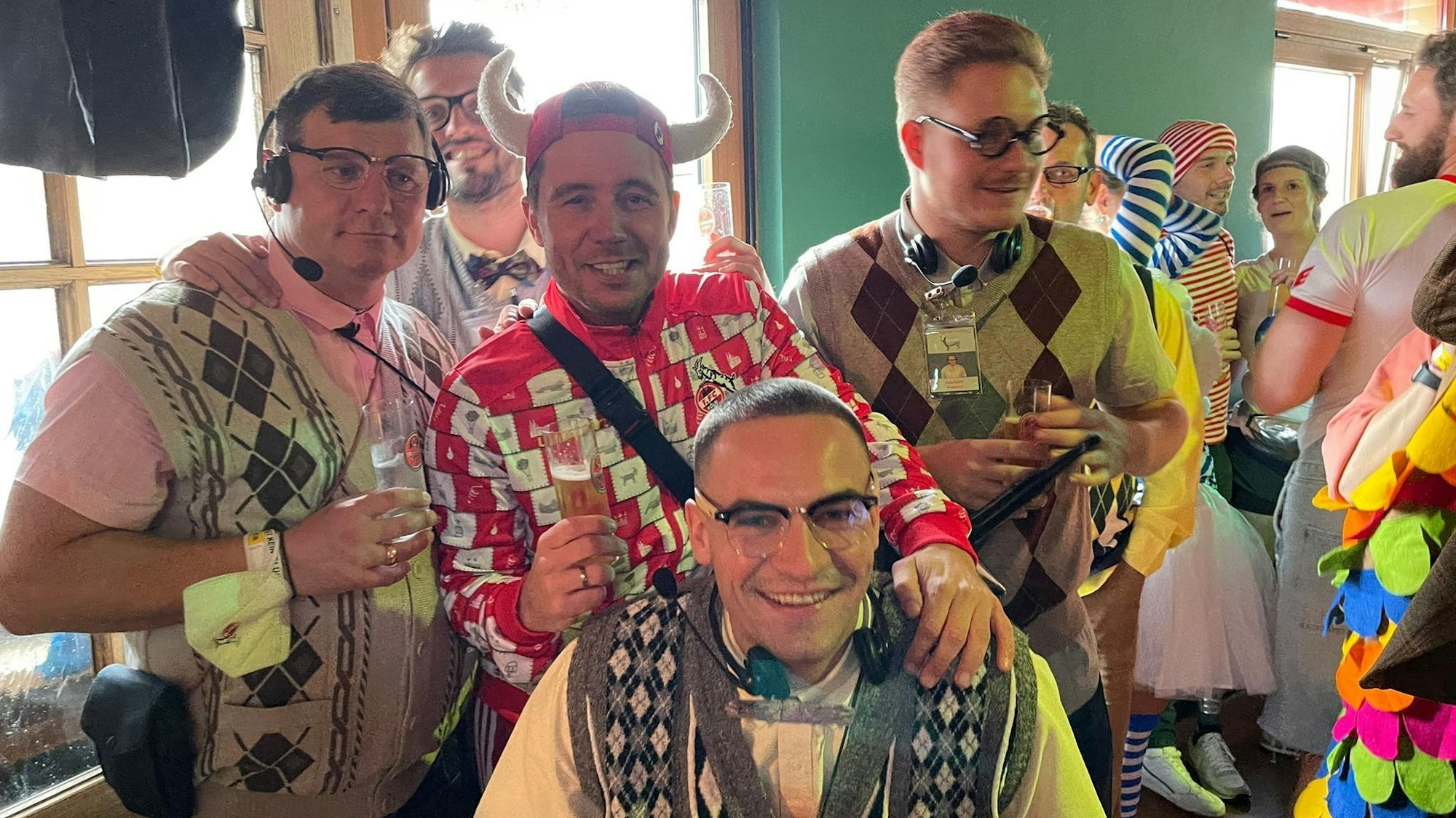 Steffen Baumgart feiert mit Lorenz Büffel.