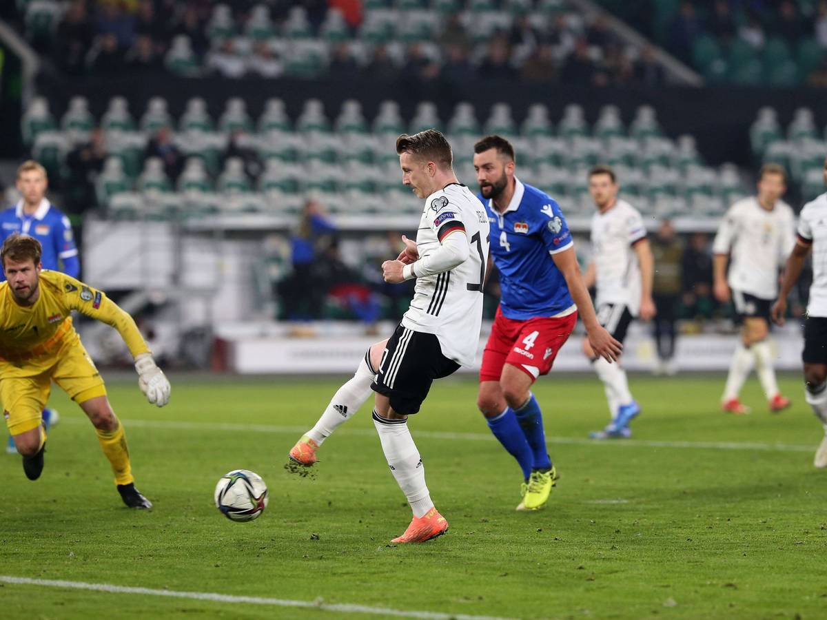 Marco Reus erzielt das Tor zum 4:0 gegen Liechtenstein.