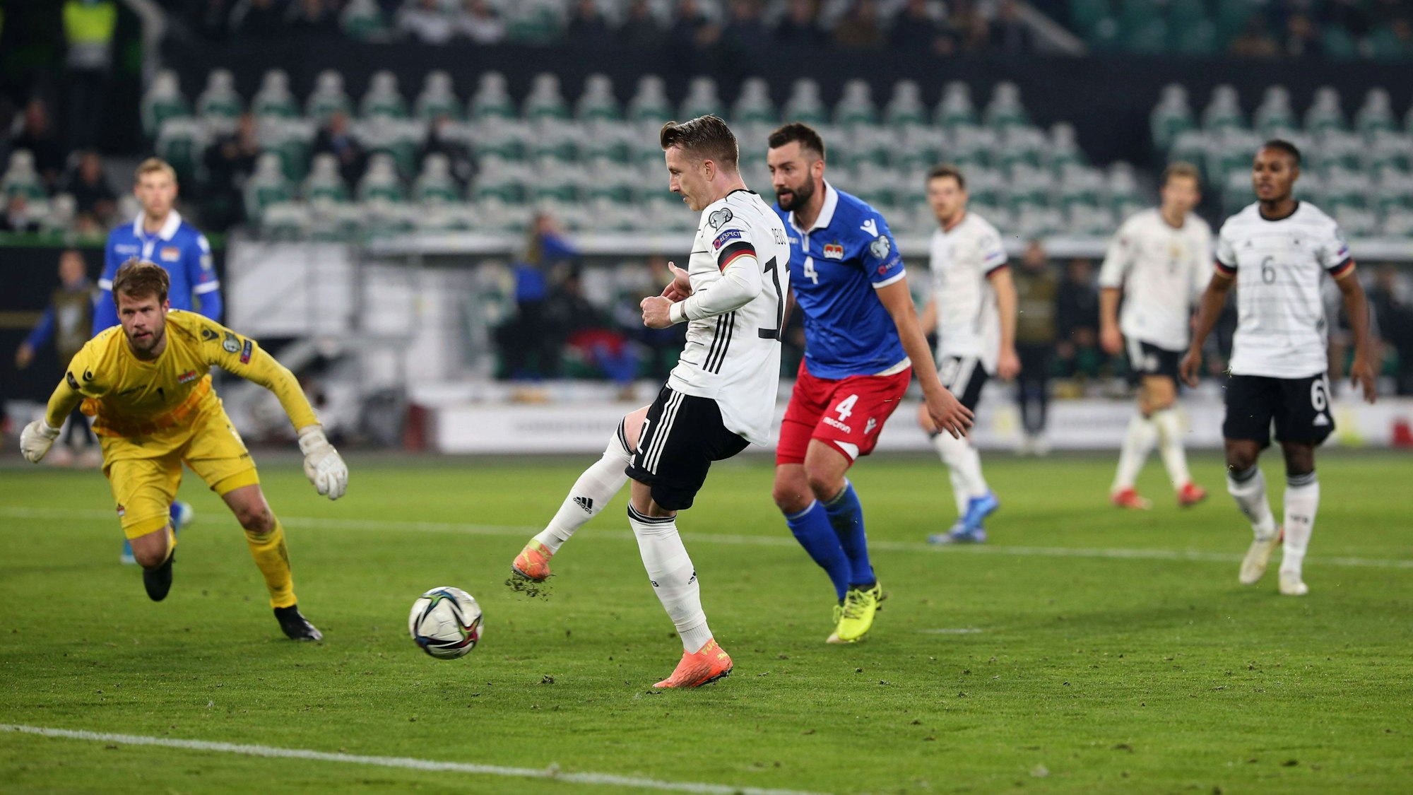 Marco Reus erzielt das Tor zum 4:0 gegen Liechtenstein.