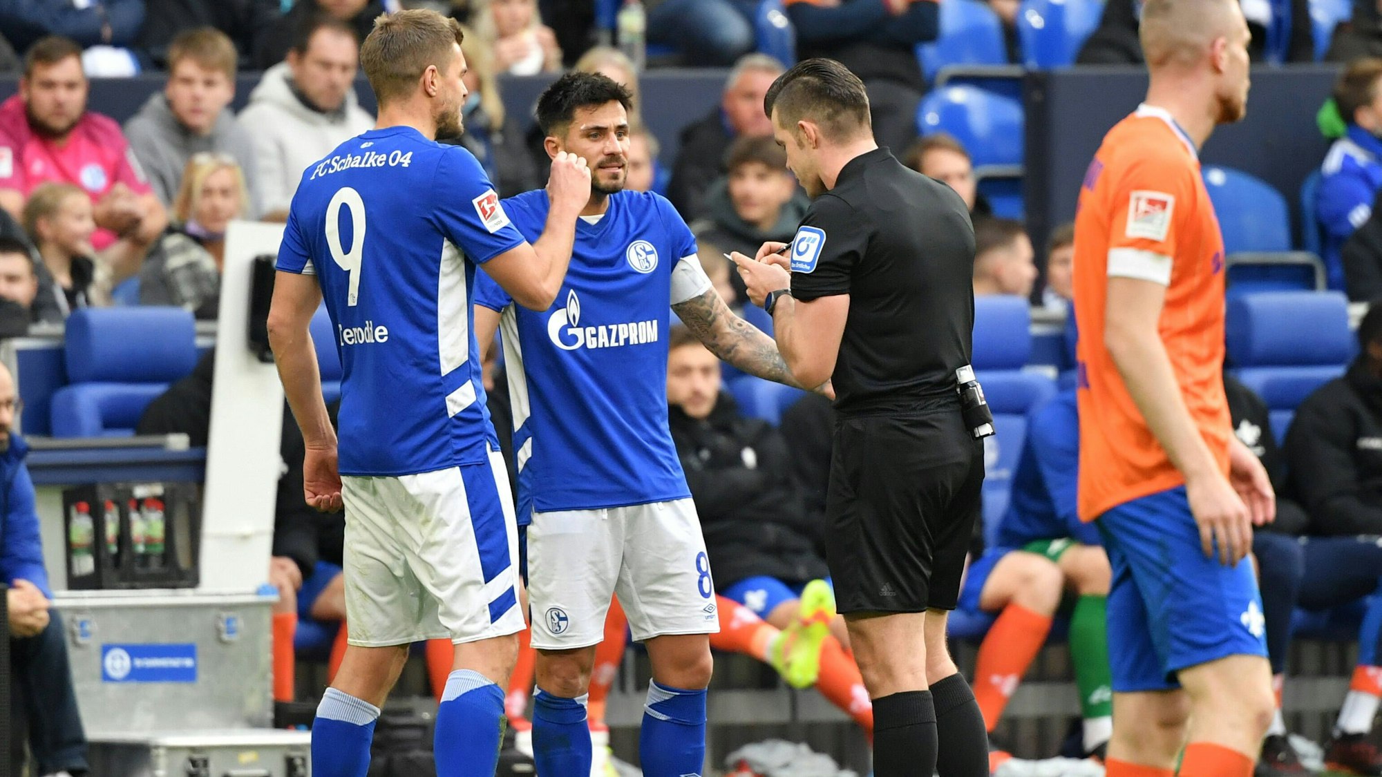 Danny Latza spielt für den FC Schalke 04 gegen den SV Darmstadt.