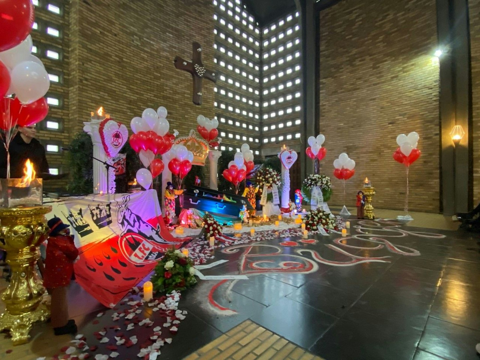 Trauerzeremonie für Willi Herrens Vater Wilhelm in der Trauerhalle auf Melaten.