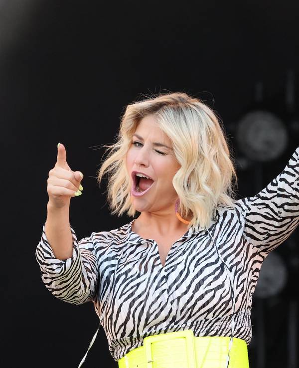 Die Schweizer Schlagersängerin Beatrice Egli tritt bei einem Sommer Open Air im Steigerwaldstadion auf.