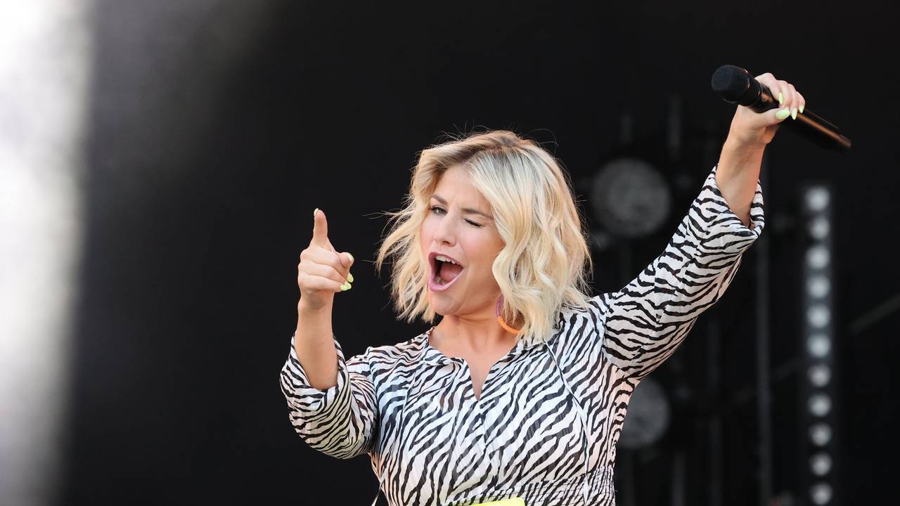Die Schweizer Schlagersängerin Beatrice Egli tritt bei einem Sommer Open Air im Steigerwaldstadion auf.