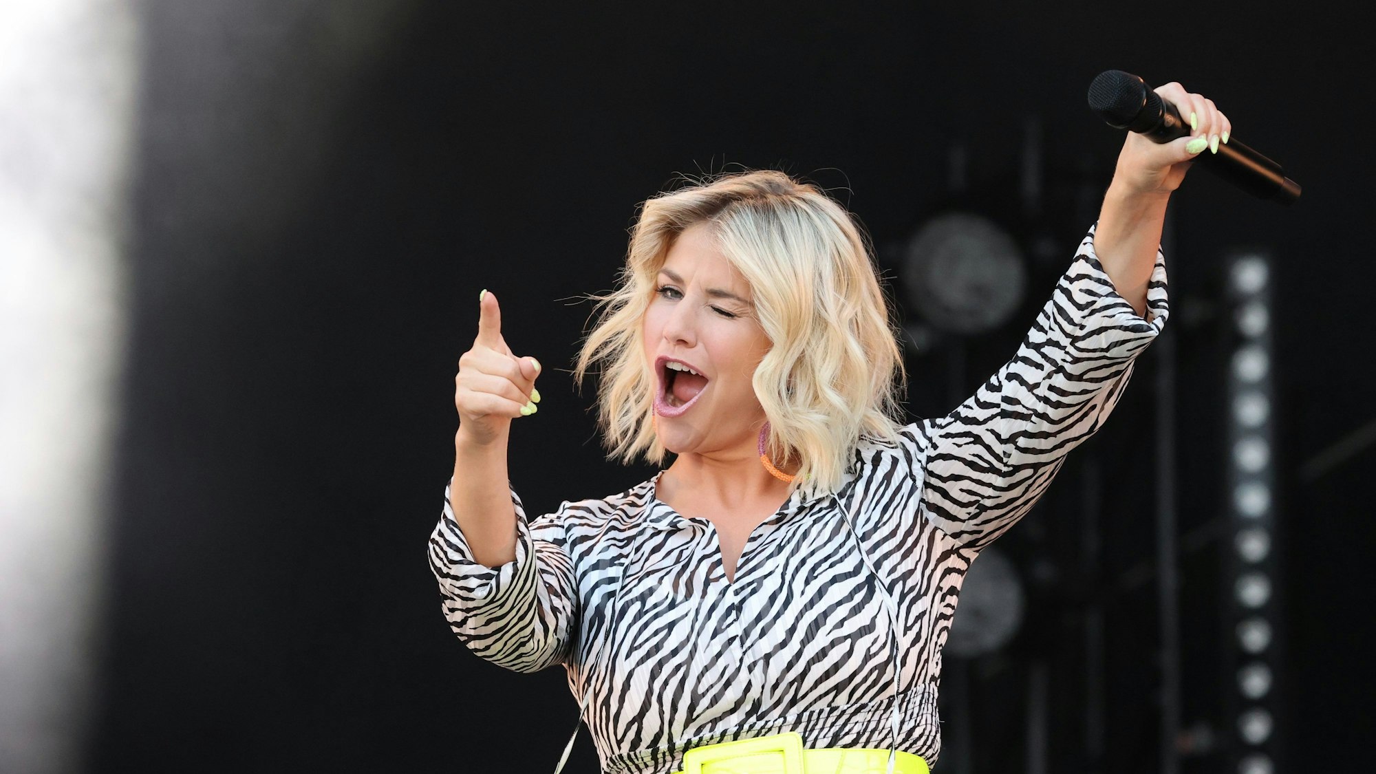 Die Schweizer Schlagersängerin Beatrice Egli tritt bei einem Sommer Open Air im Steigerwaldstadion auf.