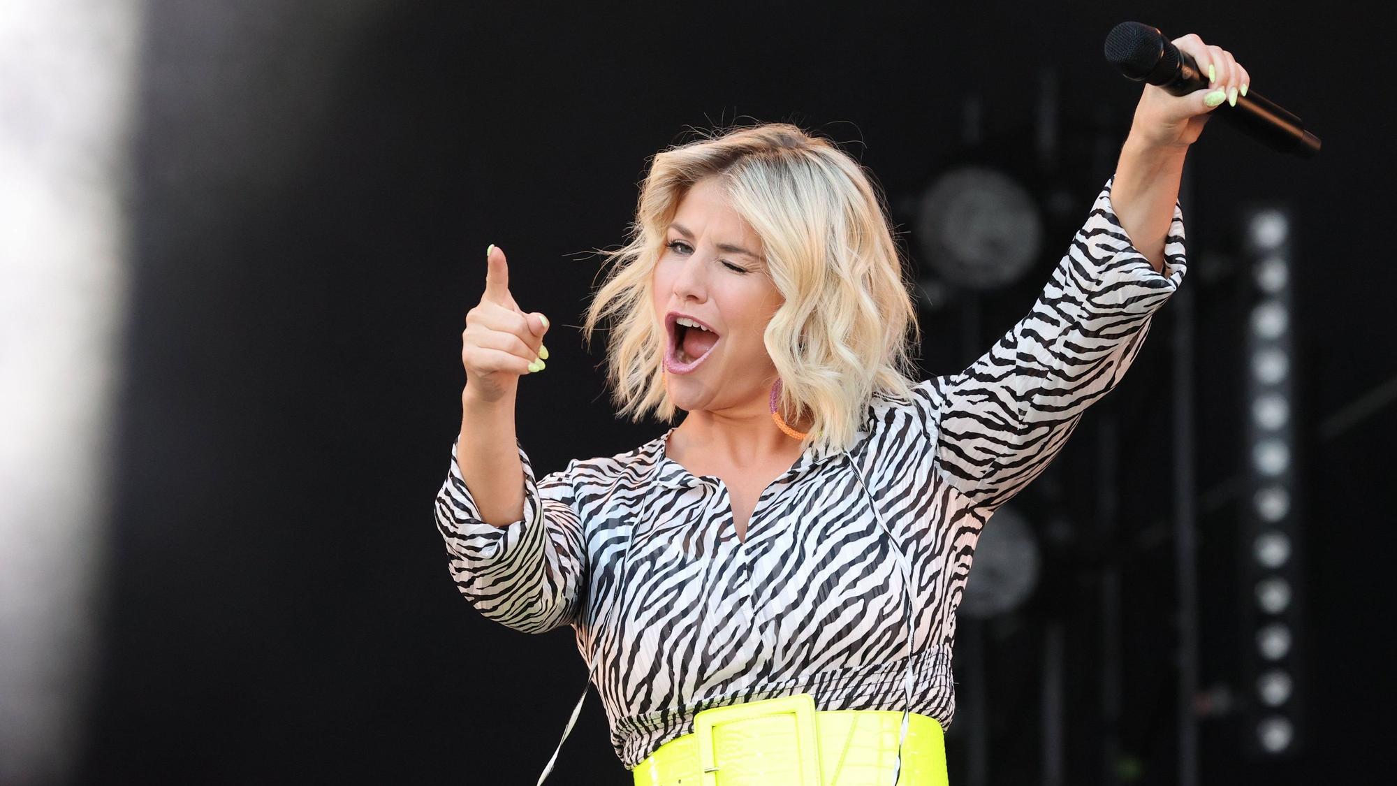 Die Schweizer Schlagersängerin Beatrice Egli muss ihre Deutschland-Konzerte verschieben. Hier ein undatiertes Foto vom Sommer Open Air im Steigerwaldstadion.