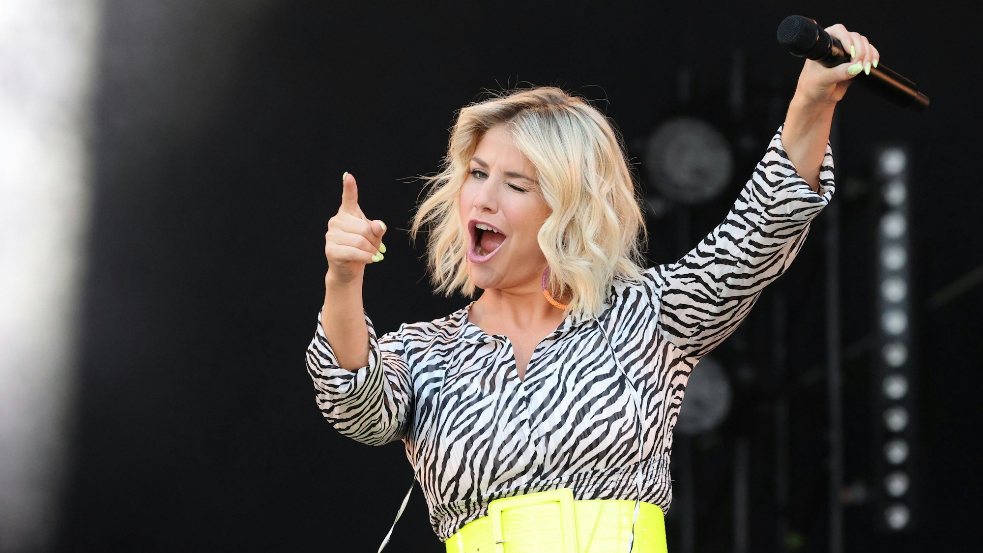 Die Schweizer Schlagersängerin Beatrice Egli muss ihre Deutschland-Konzerte verschieben. Hier ein undatiertes Foto vom Sommer Open Air im Steigerwaldstadion.