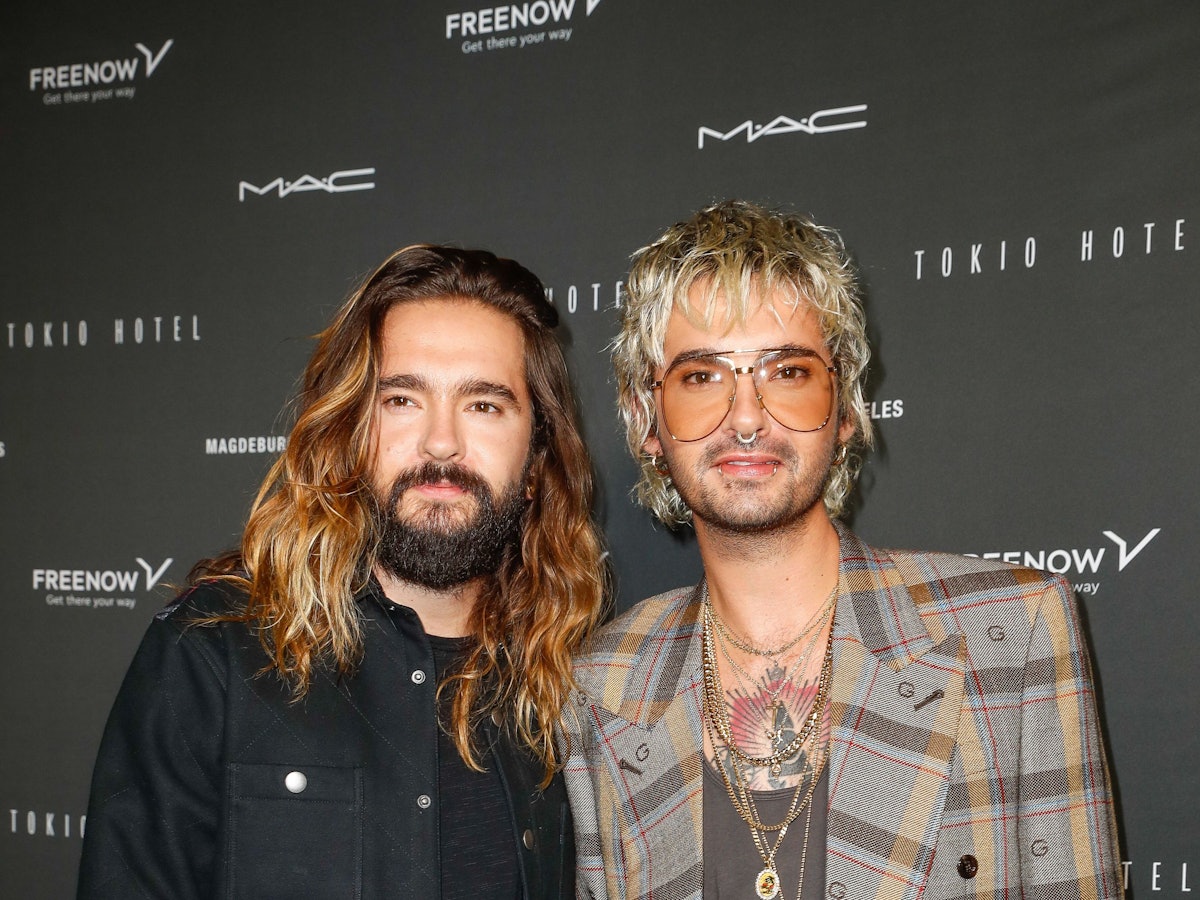 Tom Kaulitz (l) und Bruder Bill Kaulitz kommen zum Tokio Hotel-Event in Berlin. Am Freitag veröffentlicht Tokio Hotel die neue Single "Here comes The Night" und gleichzeitig wird das zusammen mit einer Award Verleihung groß in Berlin gefeiert.