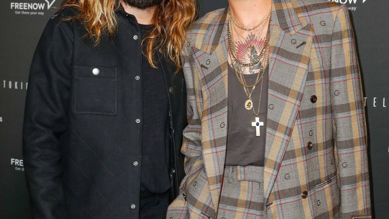 Tom Kaulitz (l) und Bruder Bill Kaulitz kommen zum Tokio Hotel-Event in Berlin. Am Freitag veröffentlicht Tokio Hotel die neue Single "Here comes The Night" und gleichzeitig wird das zusammen mit einer Award Verleihung groß in Berlin gefeiert.