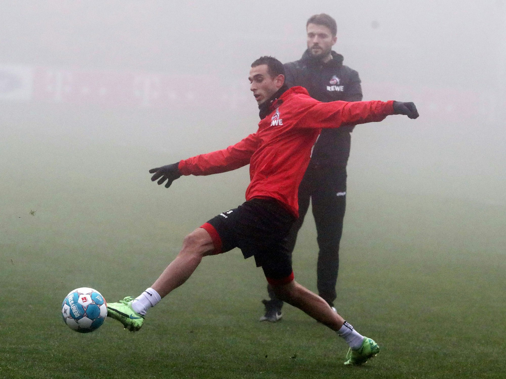 Ellyes Skhiri trainiert nach Verletzung wieder beim 1. FC Köln.