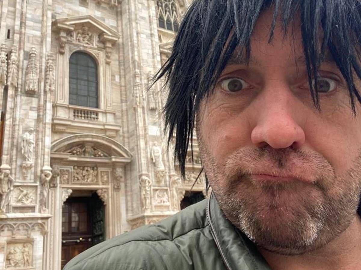 Ikke Hüftgold, hier auf einem Foto am Mailänder Dom im November 2021, will sich für den „Eurovision Song Contest“ bewerben.
