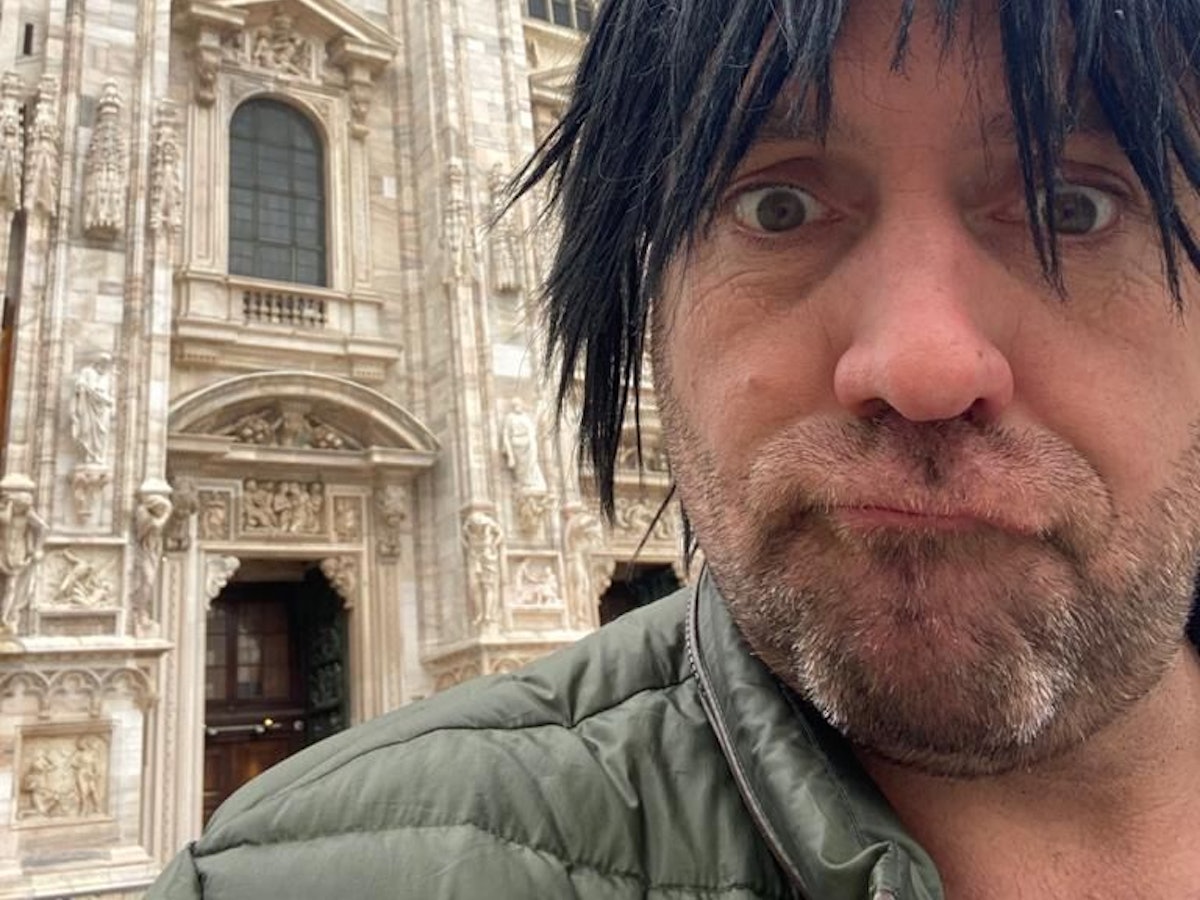 Ikke Hüftgold, hier auf einem Foto am Mailänder Dom im November 2021, will sich für den „Eurovision Song Contest“ bewerben.