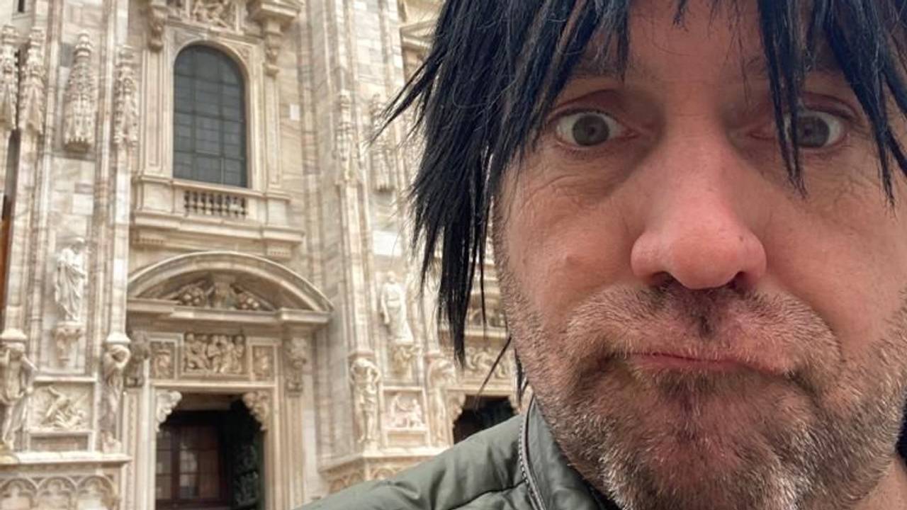 Ikke Hüftgold, hier auf einem Foto am Mailänder Dom im November 2021, will sich für den „Eurovision Song Contest“ bewerben.