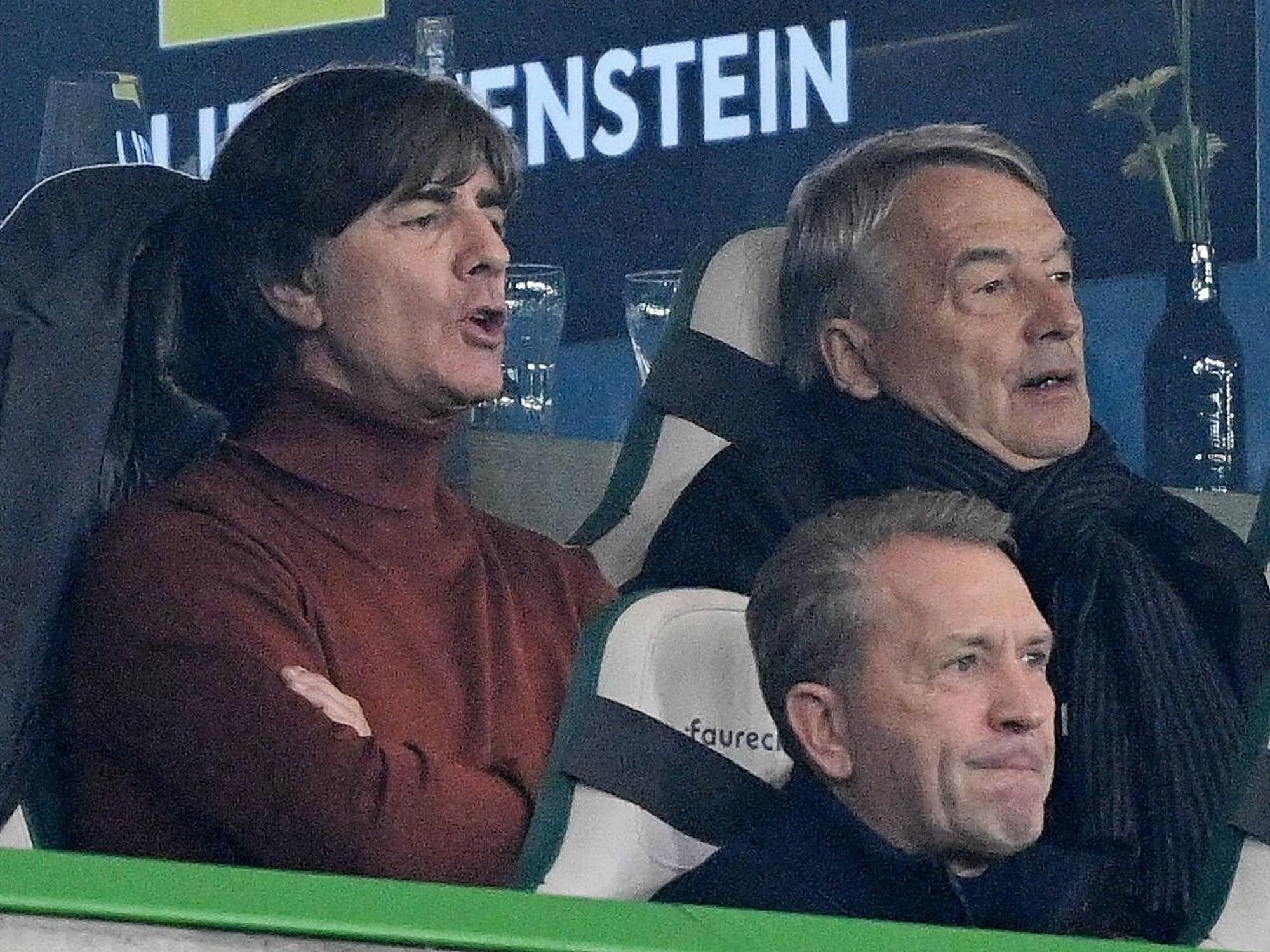 Ex-Bundestrainer Joachim Löw auf der Tribüne in Wolfsburg.