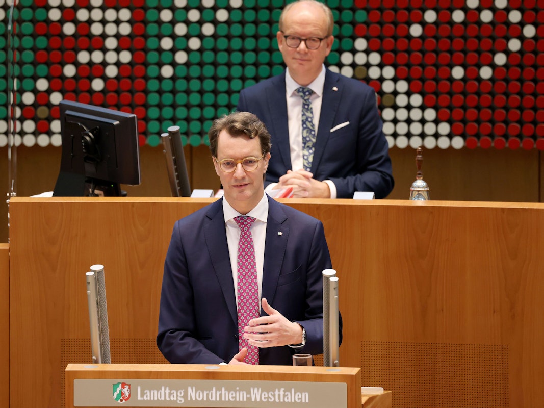 Hendrik Wüst (CDU), Ministerpräsident von Nordrhein-Westfalen, spricht im Landtag bei seiner ersten Regierungserklärung. +++ dpa-Bildfunk +++