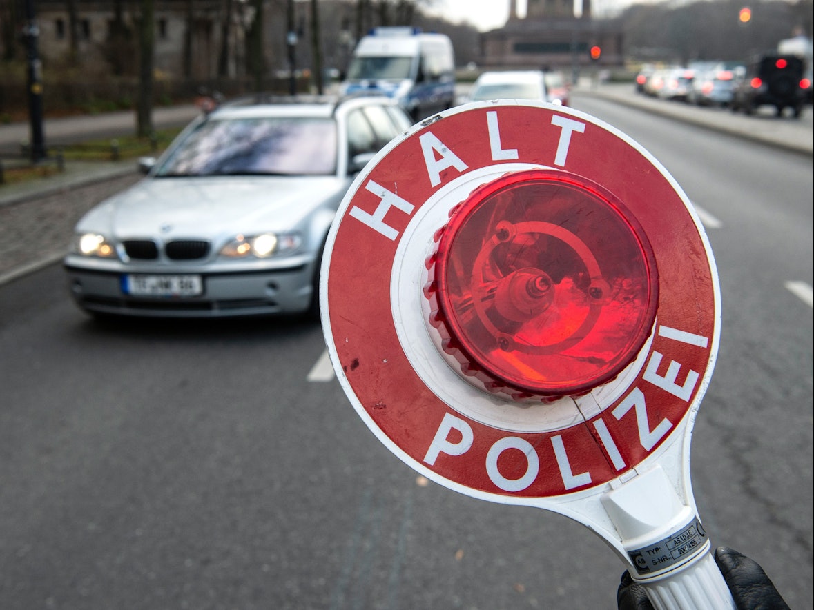 Eine Winterkelle der Polizei im Einsatz.