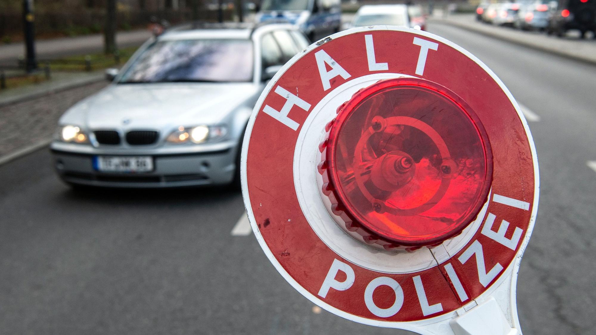 Eine Winterkelle der Polizei im Einsatz.