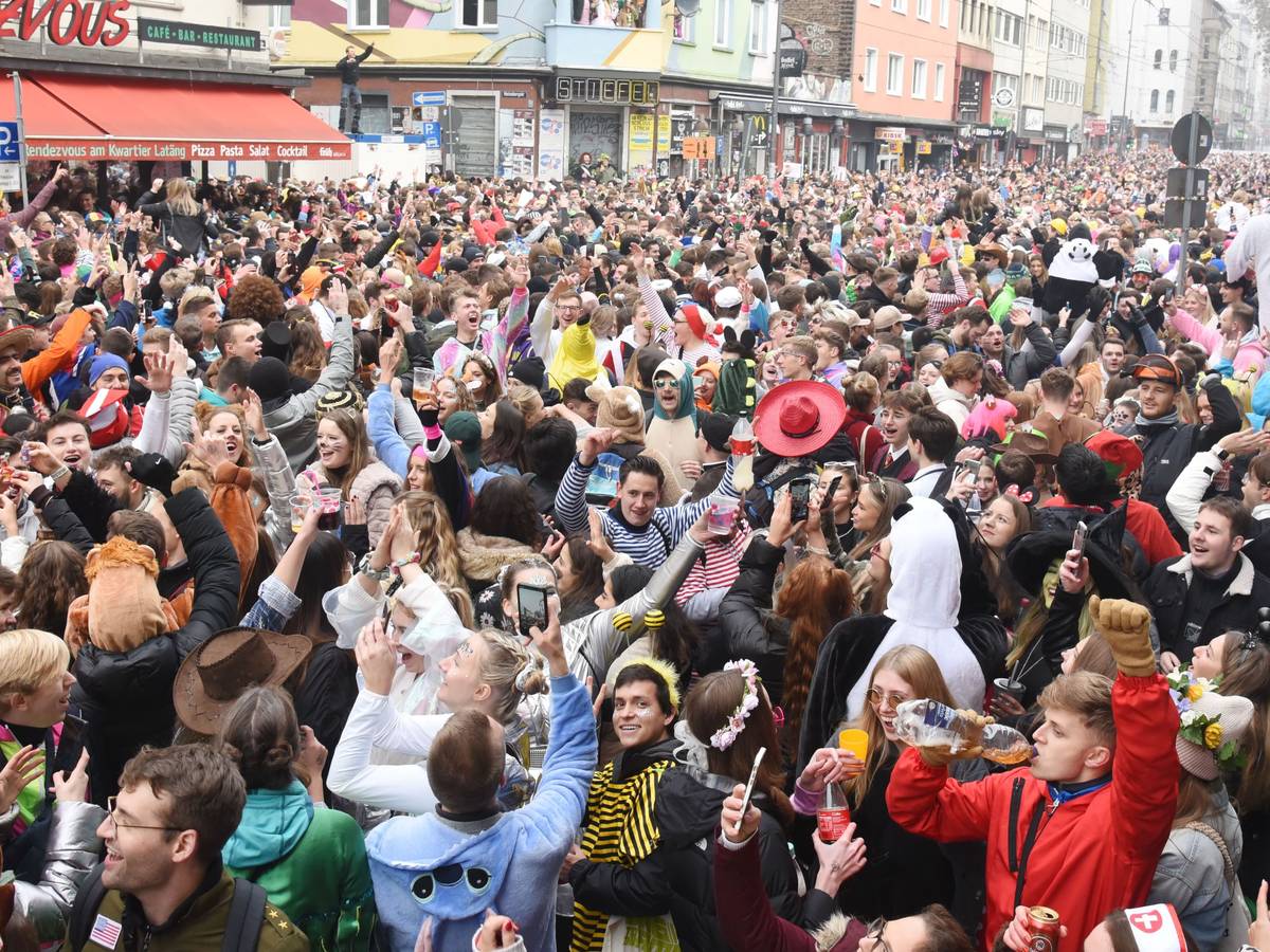 11.11.2021 Köln: Elfter im Elften auf der Zülpicher Straße