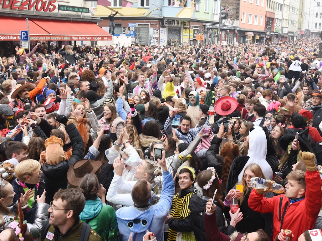 11.11.2021 Köln: Elfter im Elften auf der Zülpicher Straße