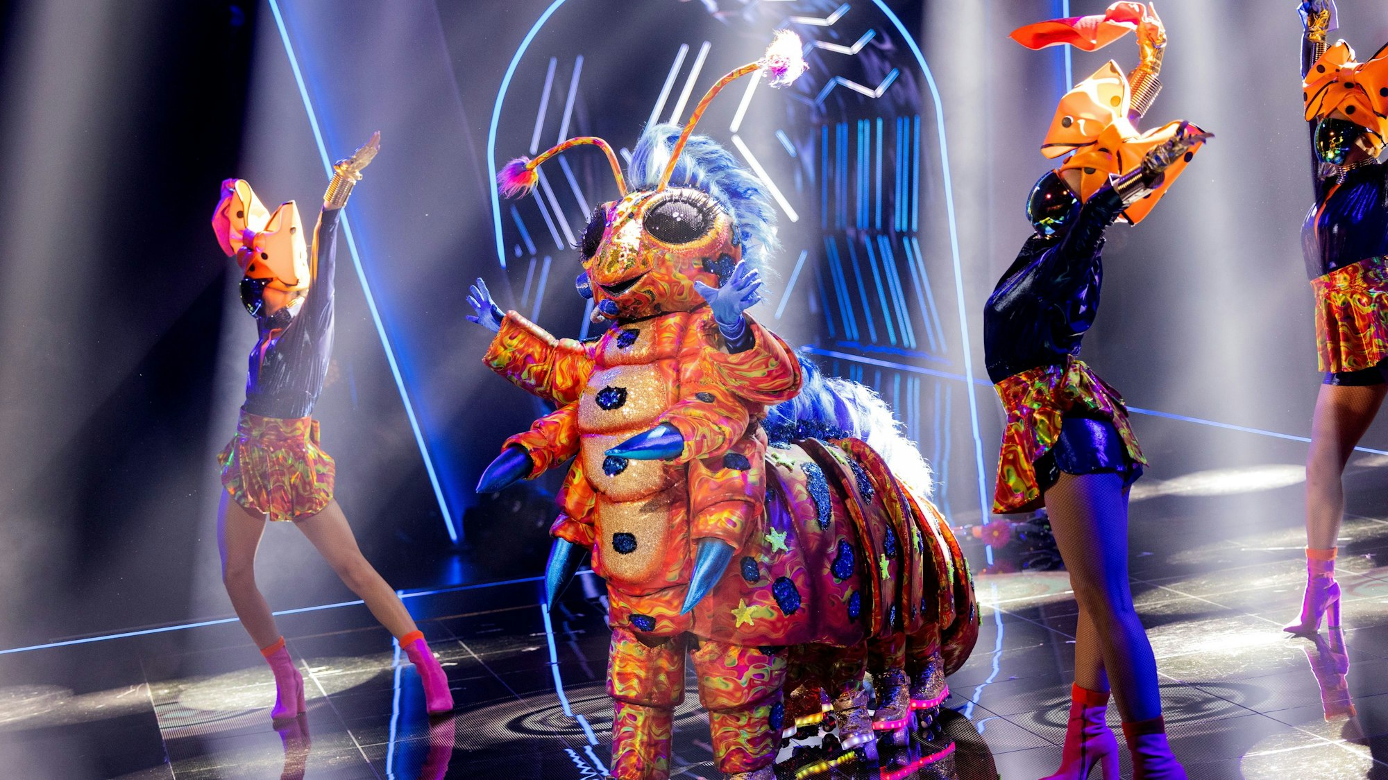 Die Raupe steht in der „ProSieben“-Show „The Masked Singer“ auf der Bühne.