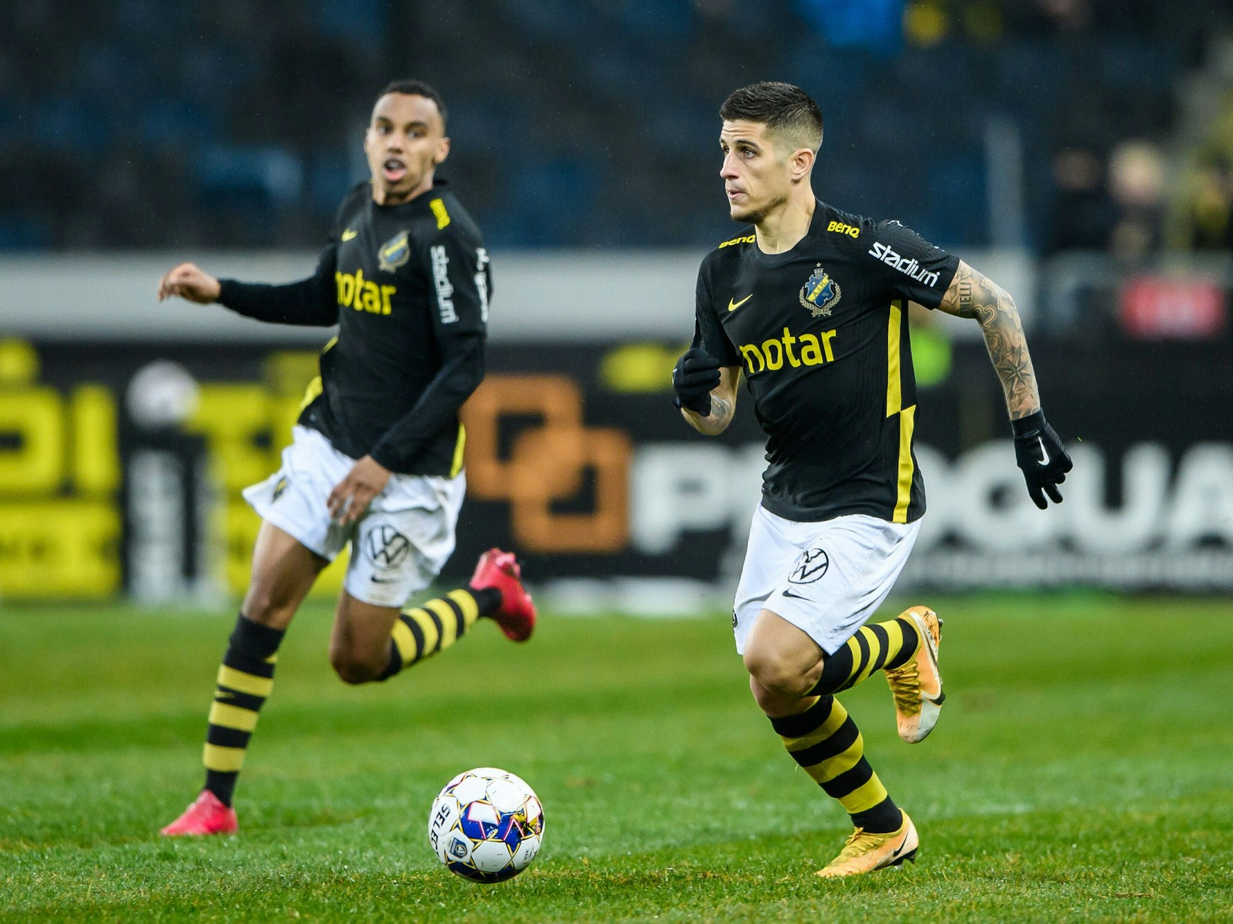 Nicolas Stefanelli führt den Ball