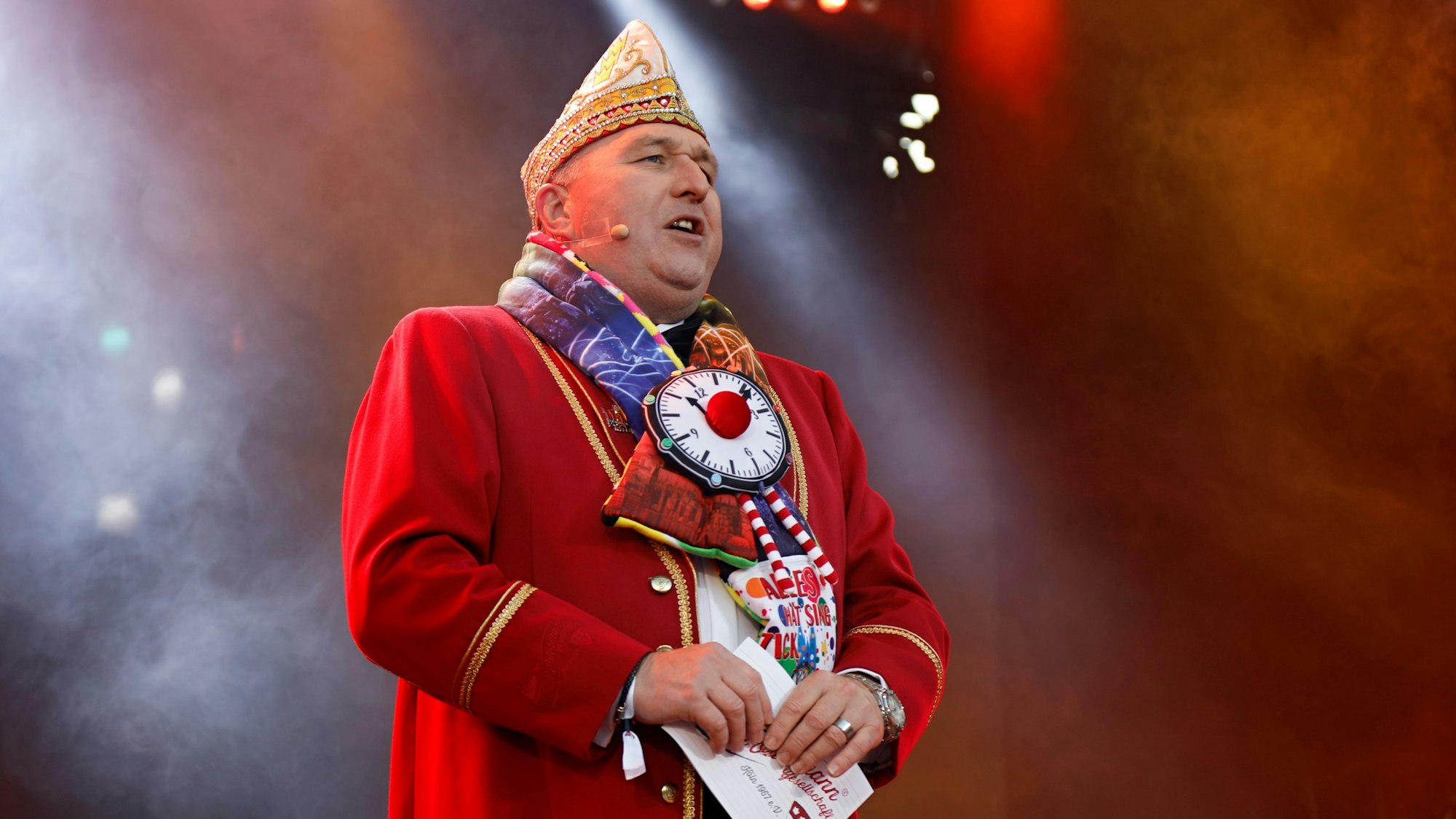 11.11.2021 auf dem Heumarkt. Moderiert wurde die Eröffnung von Ralf Schlegemilch, Präsident der Willi Ostermann Gesellschaft. Foto: Daniela Decker