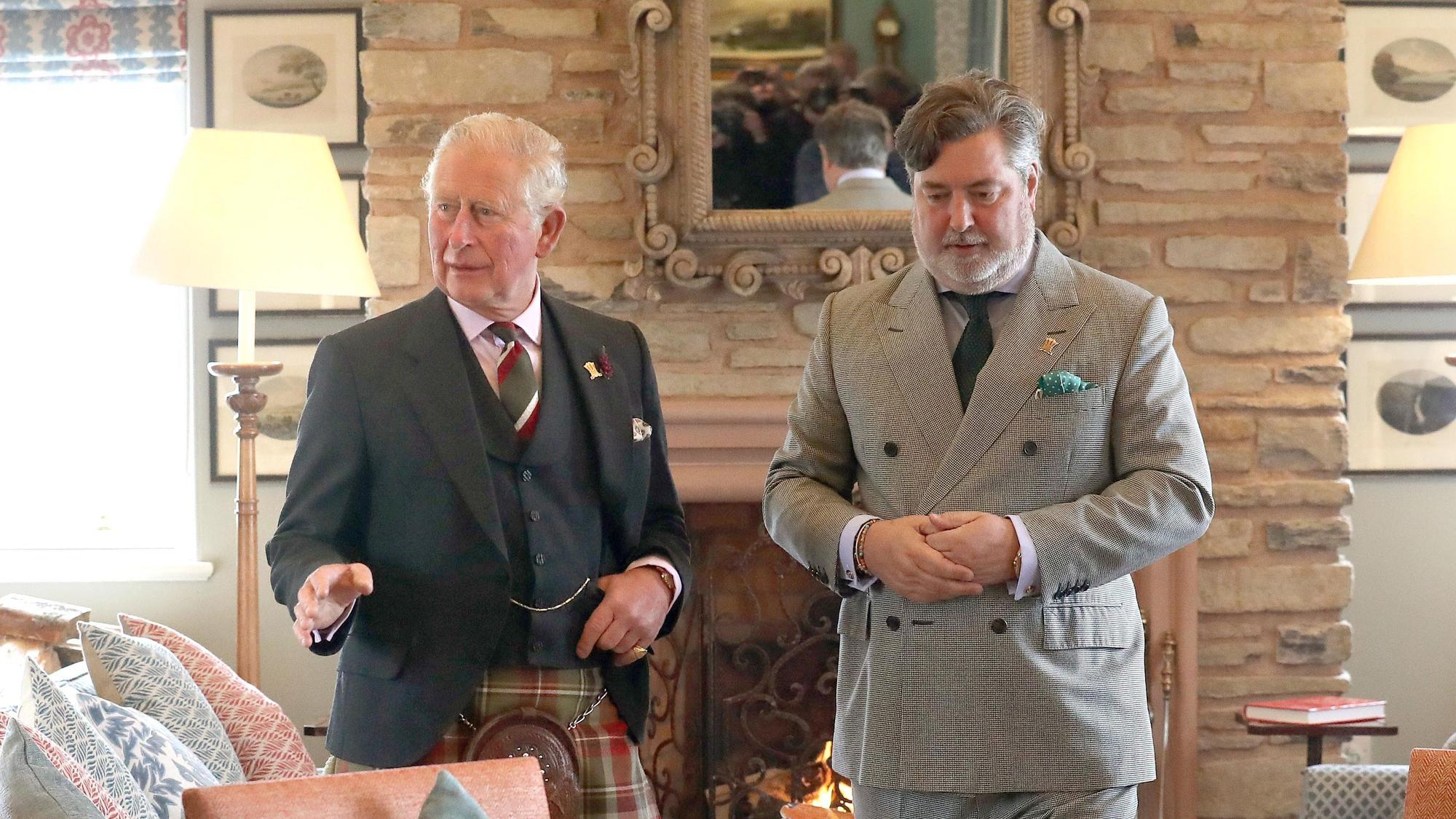 Charles (l), Prinz von Wales und Michael Fawcett. Dieser ist nach Korruptionsvorwürfen als Chef der Stiftung Prince's Foundation des Thronfolgers zurückgetreten.