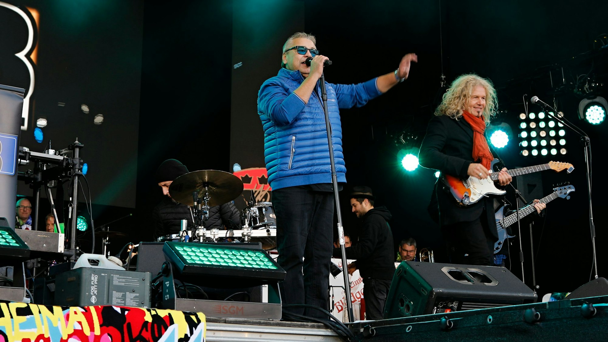 11.11.2021 auf dem Heumarkt. Auf der Bühne die Band MBB mit Frontmann Micky Brühl. Foto: Daniela Decker