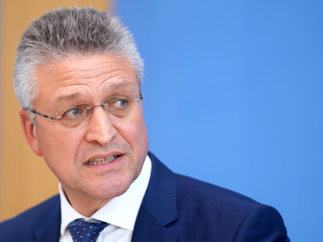 Die Corona-Lage spitzt sich zu: Das RKI fordert, dass es massive Einschränkungen für die Deutschen gibt, um dem Pandemie-Geschen irgendwie Herr zu werden. Unser Foto zeigt Lothar H. Wieler, den Chef des RKI am 3. November 2021 in Berlin.