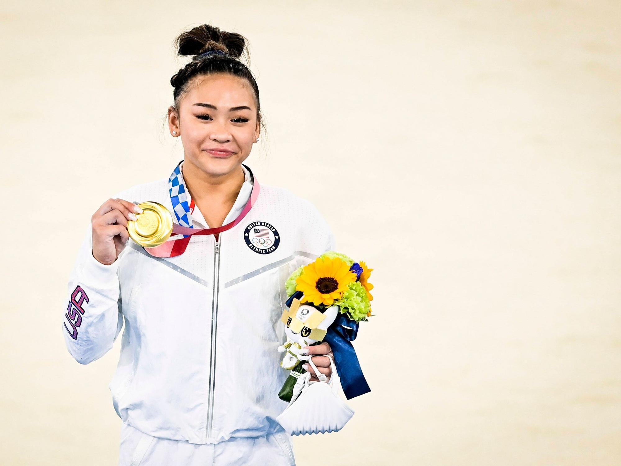Lee Sunisa usa posant avec sa medaille d Or Gymnastique : Concours Multiple - Femmes - Jeux Olympiques - Tokyo - 29/07/2021 JBAutissier/Panoramic PUBLICATIONxNOTxINxFRAxITAxBEL