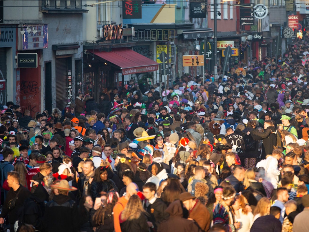 Menschenmeer auf der Zülpicher Straße