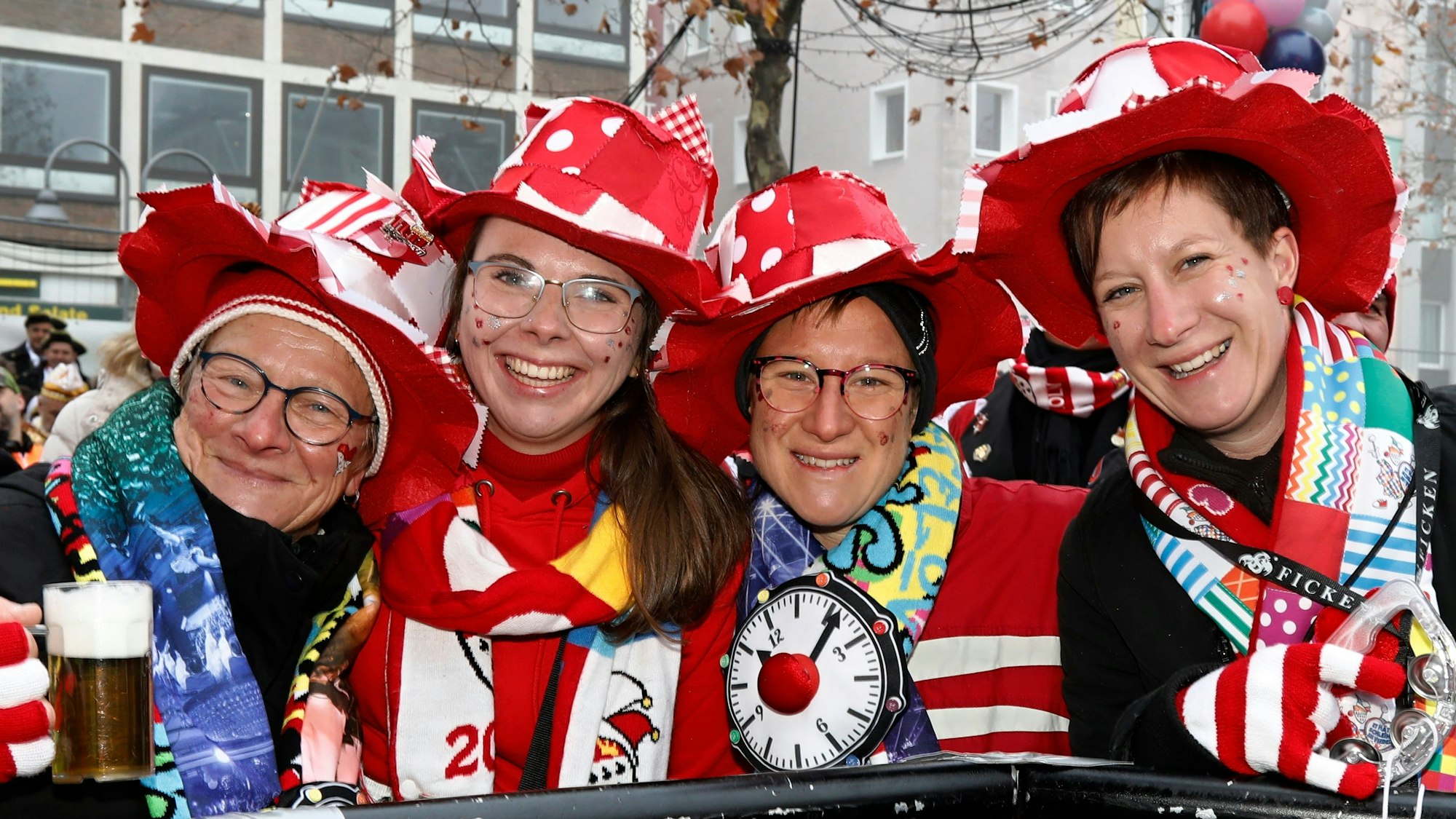 Feiernde Menschen am 11.11.2021 auf dem Heumarkt.