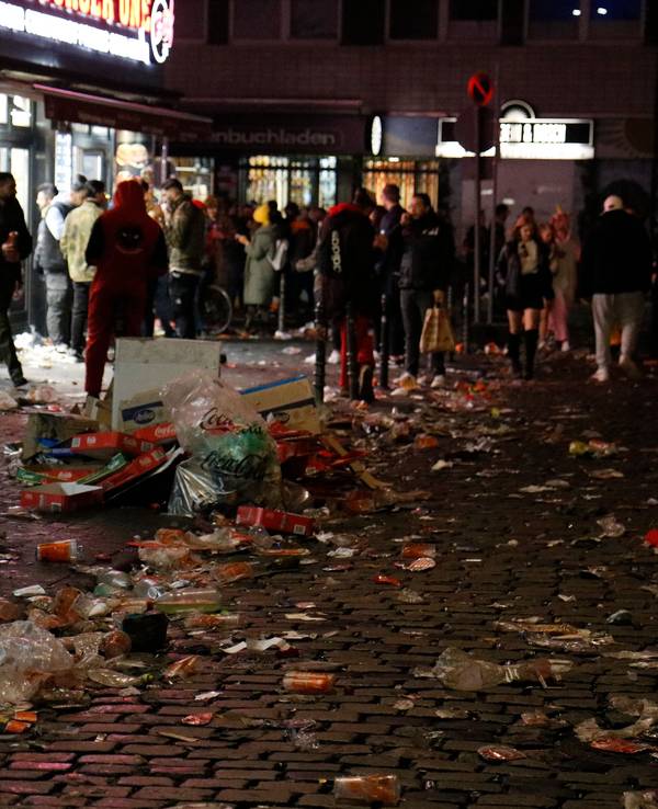 Jecke auf der Zülpicher Straße abends am 11.11.