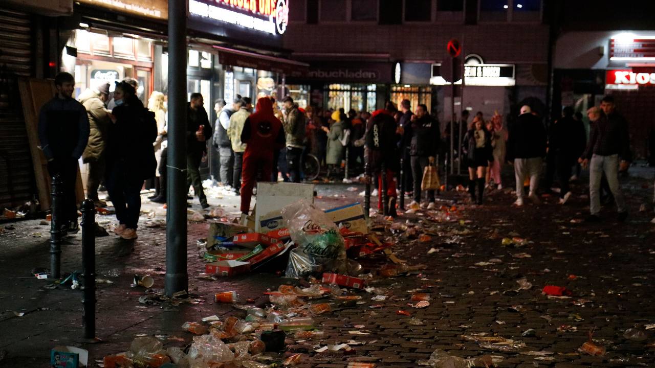 Jecke auf der Zülpicher Straße abends am 11.11.